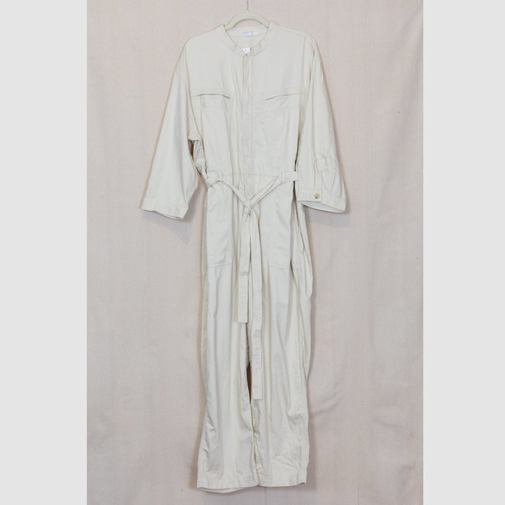 GAP Off-white long sleeved zip up jump suit, new with tags